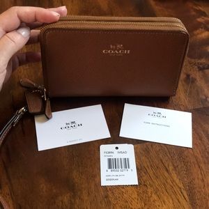 NWT- Saddle brown double zipper Coach wristlet